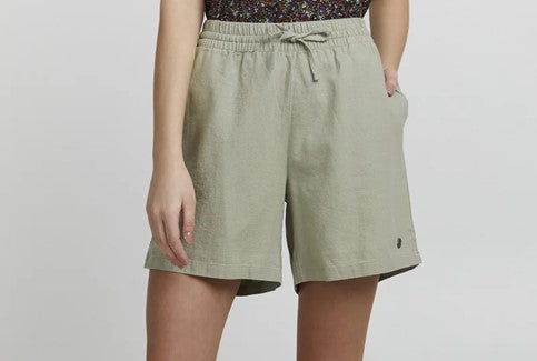 0913 SIZE:L CRYSTAL COMFORT SEA GRASS (KHAKI) SHORTS W/PULL-ON ELASTIC WAIST, SIDE SEAM POCKETS AND OPEN BACK POCKET