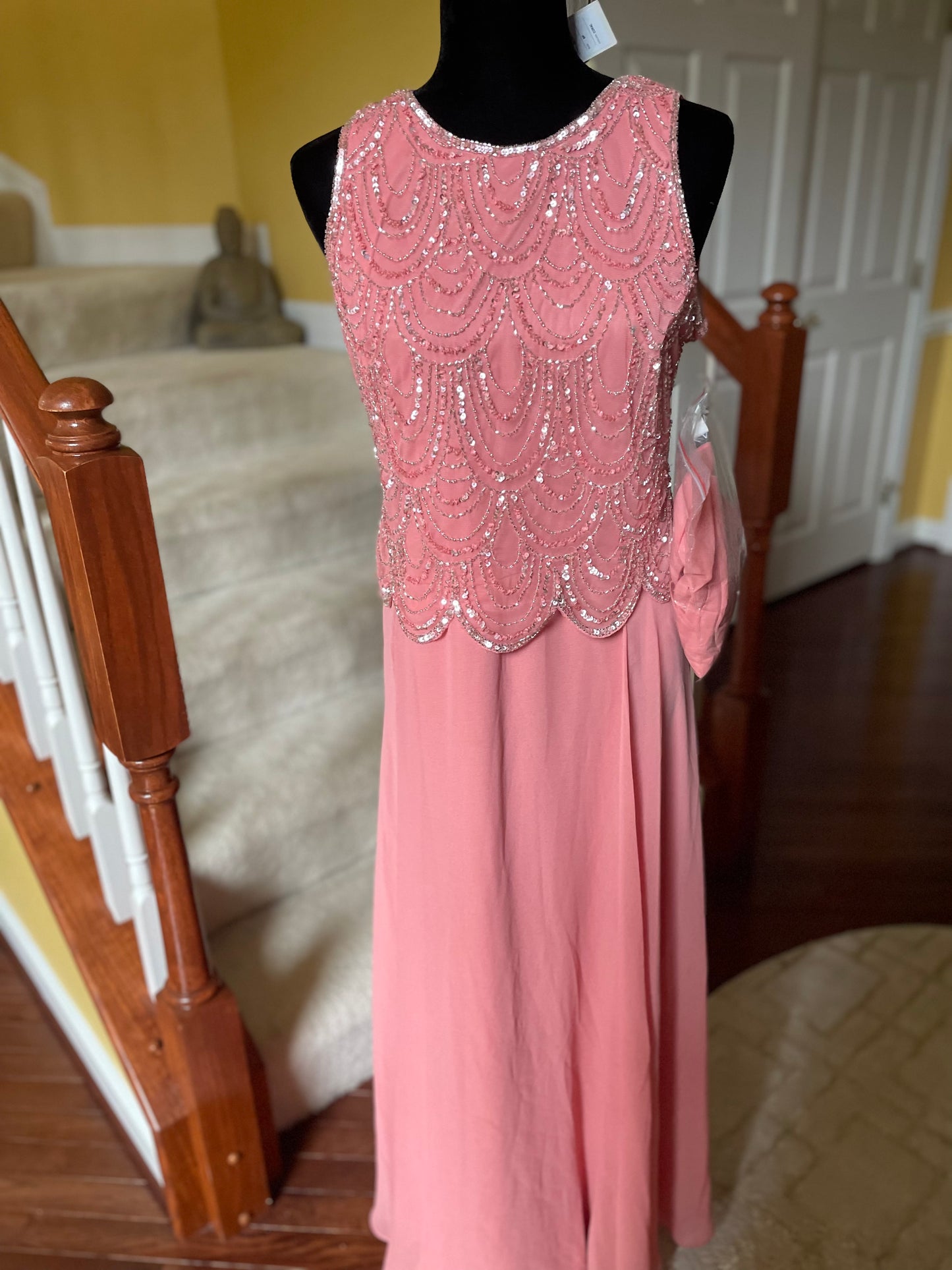 0726 SIZE:6P J KARA SOLEMN PINK SLVLSS SEQUIN&BEADED GOWN W/SCALLOPED BODICE, SCOOP NECK, CONCEALED BACK ZIPPER, A-LINE SKIRT W/OVERLAY AND COOR SCARF NWT RTL:$309.99